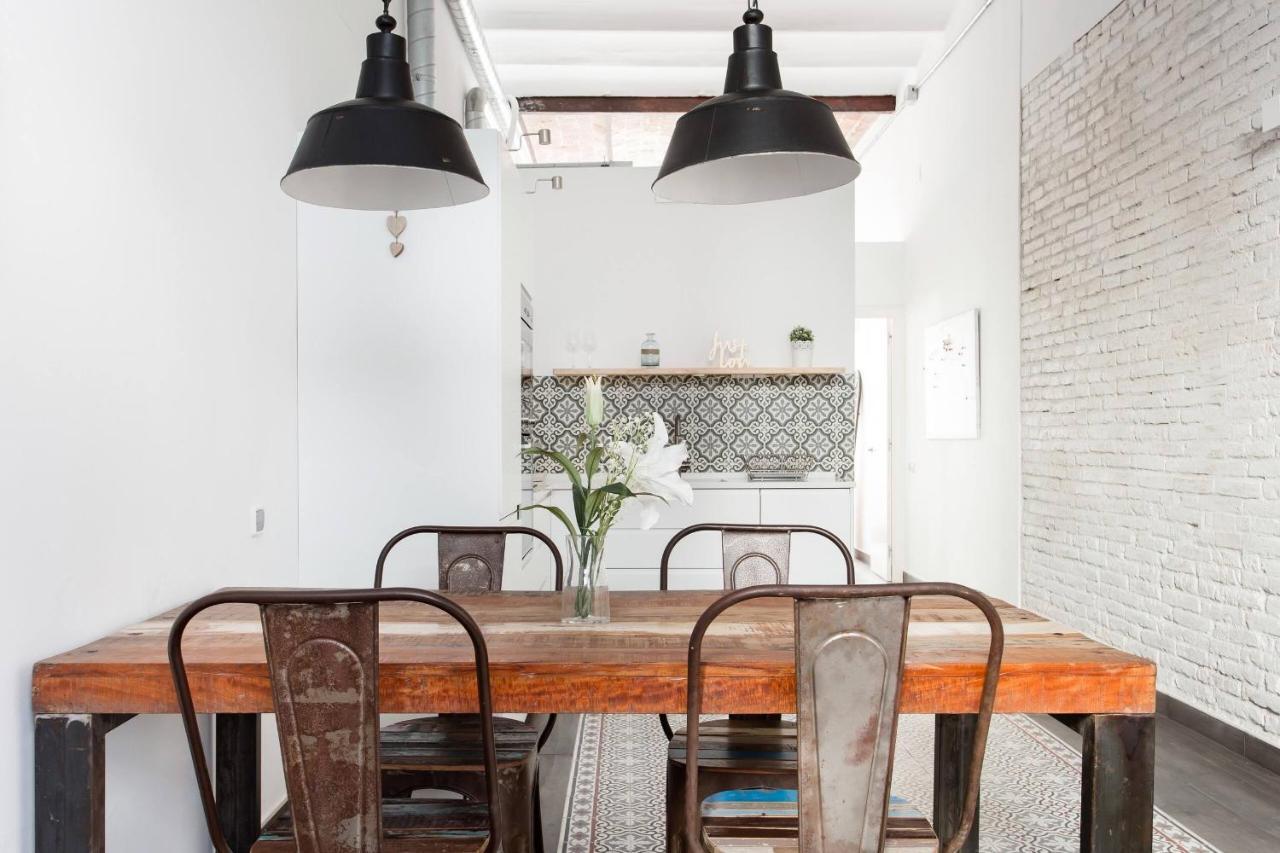 Stylish Apartment With Terrace For Couple Or Family Barcelona Exteriör bild