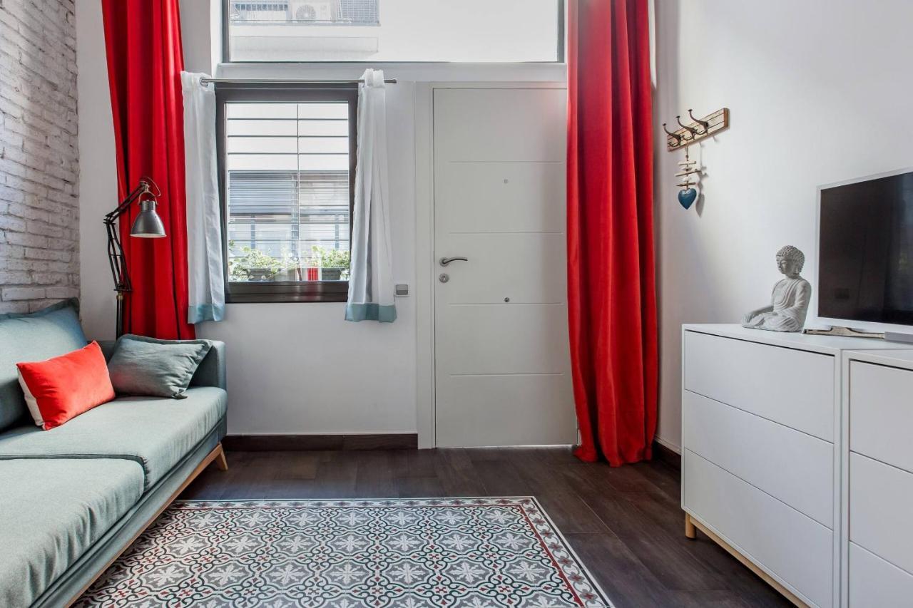 Stylish Apartment With Terrace For Couple Or Family Barcelona Exteriör bild